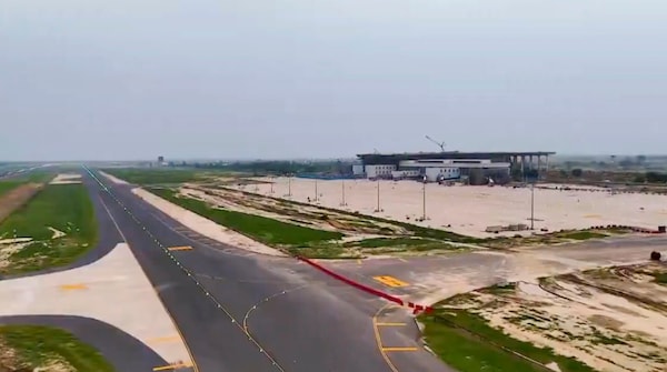  <strong>A New City Of 20 Lakh People:</strong> Along the Yamuna Expressway, UP's YEIDA is planned as a greenfield city with a design population of 20 lakh, anchored by the Jewar international airport and the upcoming Film City, and is proposed to be developed as a full Metro Centre. (PTI)