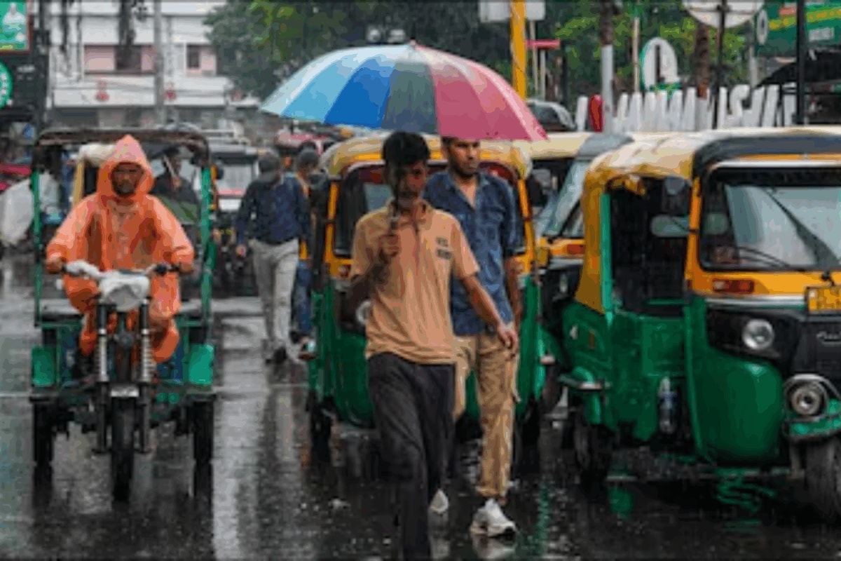 Strong Dusty Winds Sweep Delhi As IMD Issues Red A