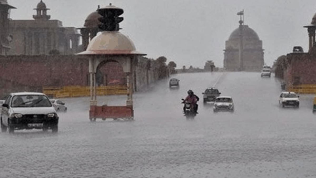Delhi Thunderstorm Alert: Gusty Winds, Lightning Likely As Dramatic Weather Shift Hits North India Today