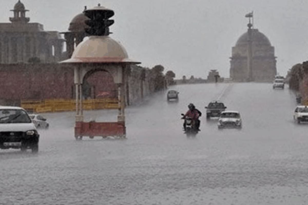 Delhi Thunderstorm Alert: Gusty Winds, Lightning Likely As Dramatic Weather Shift Hits North India Today