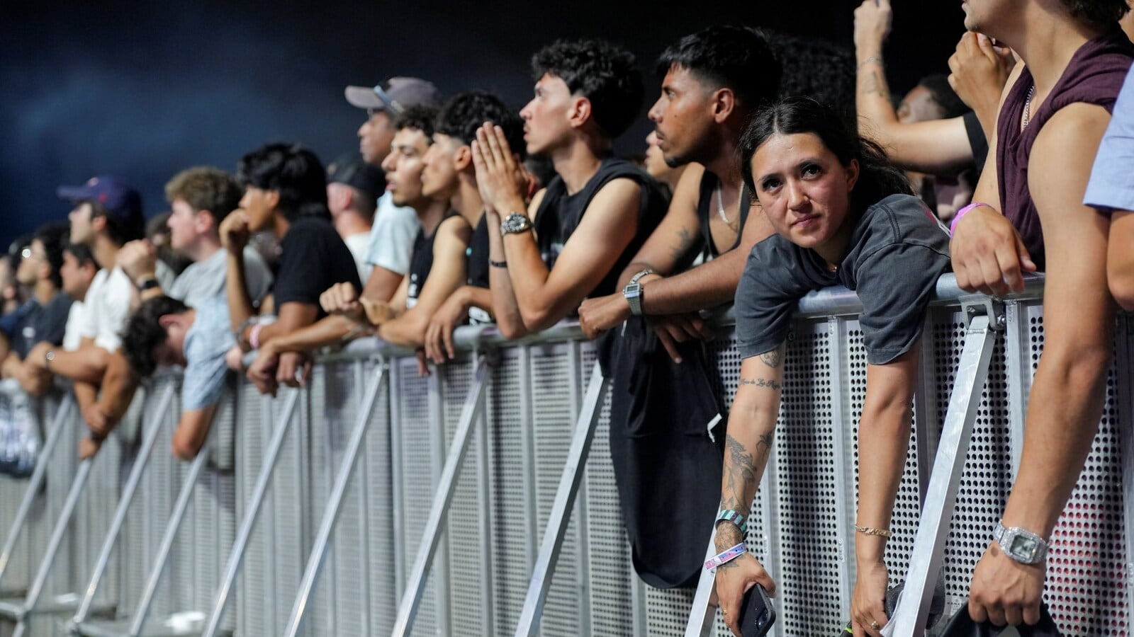 Fans react as they watch Ilia Topuria fight Justin Gaethje during their heavyweight bout at UFC Freedom 250 at the UFC Fan Fest on the Ellipse near the White House in Washington, D.C., U.S., June 15, 2026. REUTERS/Nathan Howard