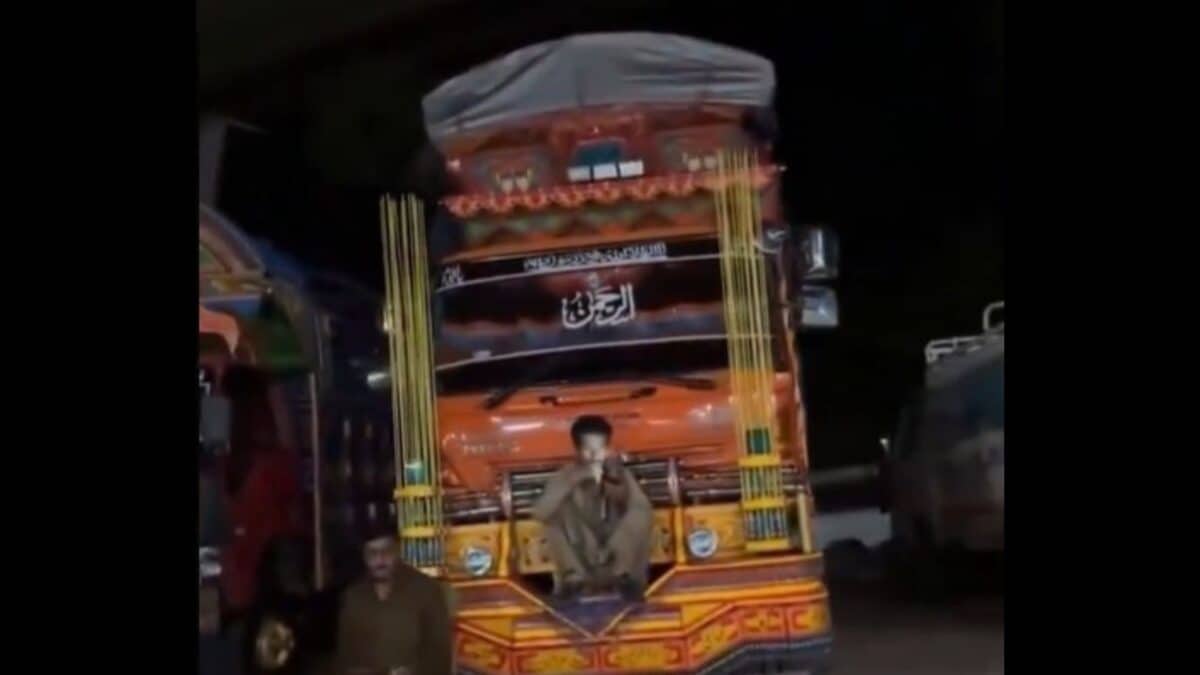 Flour & Fuel Shortage, Road Blockades And Raids: PoK Protesters Allege Worsening Humanitarian Crisis