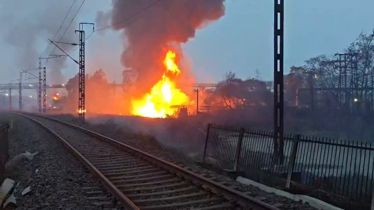 Massive Fire At Haldia Petrochemicals Pipeline Injures 20, Train Services Suspended