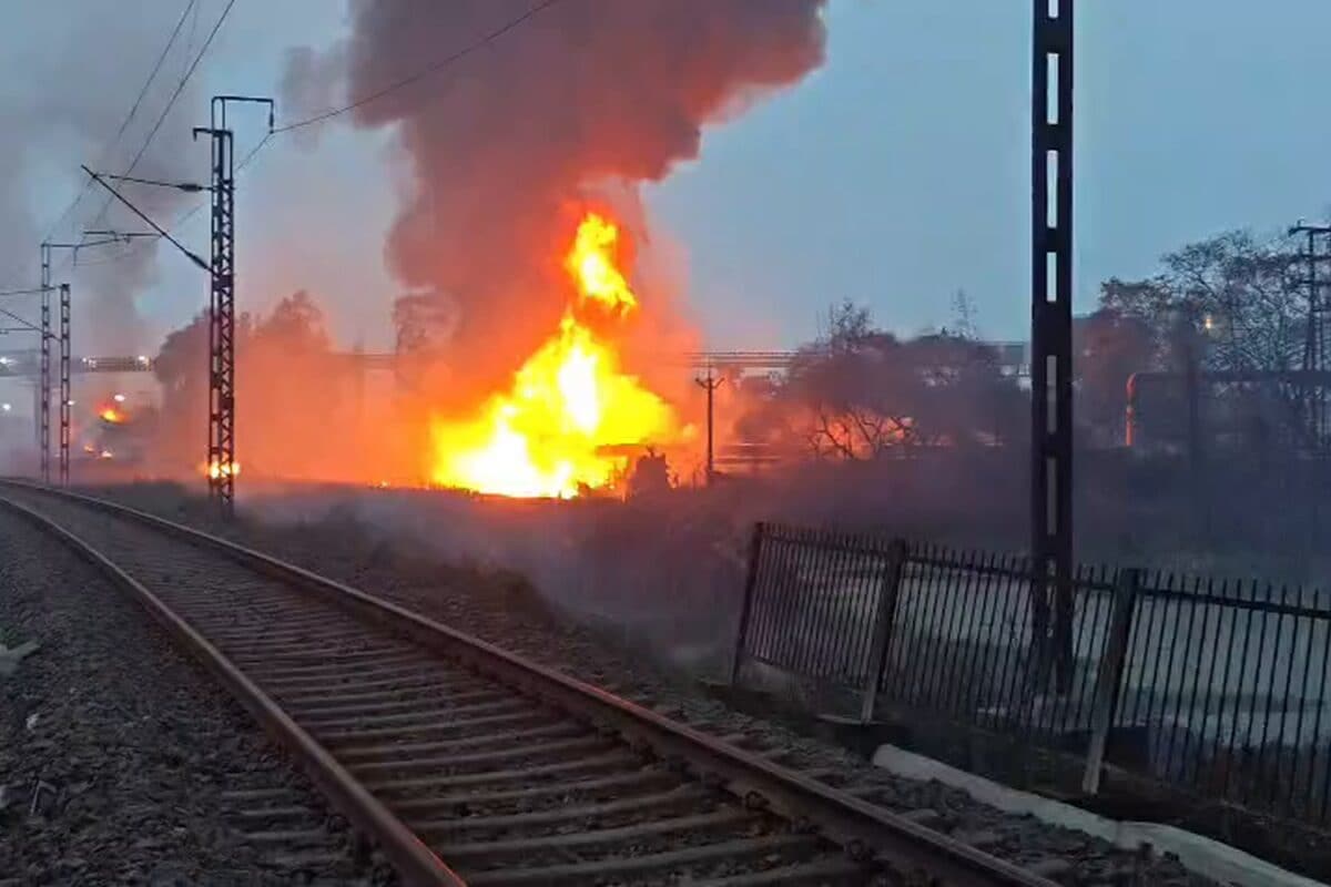 Massive Fire At Haldia Petrochemicals Pipeline Injures 20, Train Services Suspended