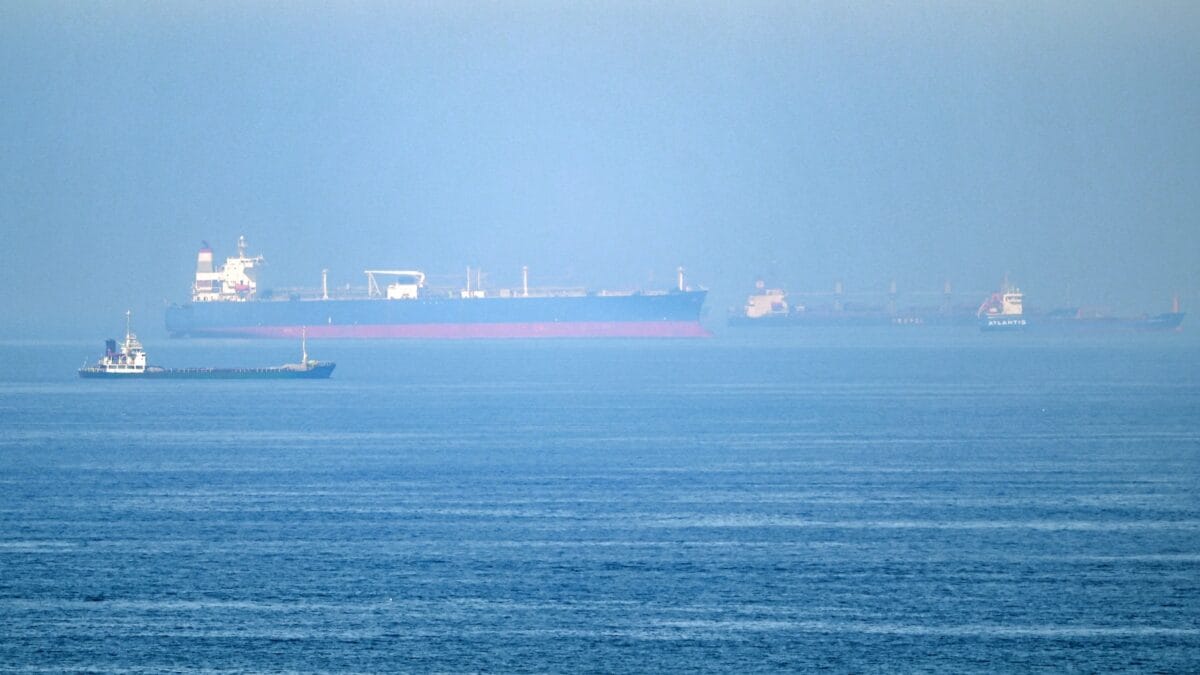 File Transit Request 48 Hours Early, Stay Reachable: What Ships Need To Do For Crossing Hormuz