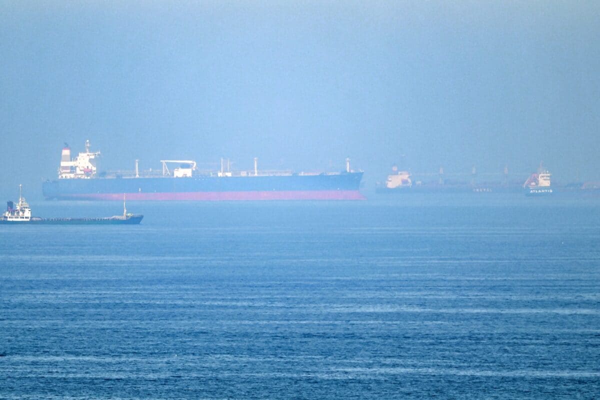 File Transit Request 48 Hours Early, Stay Reachable: What Ships Need To Do For Crossing Hormuz
