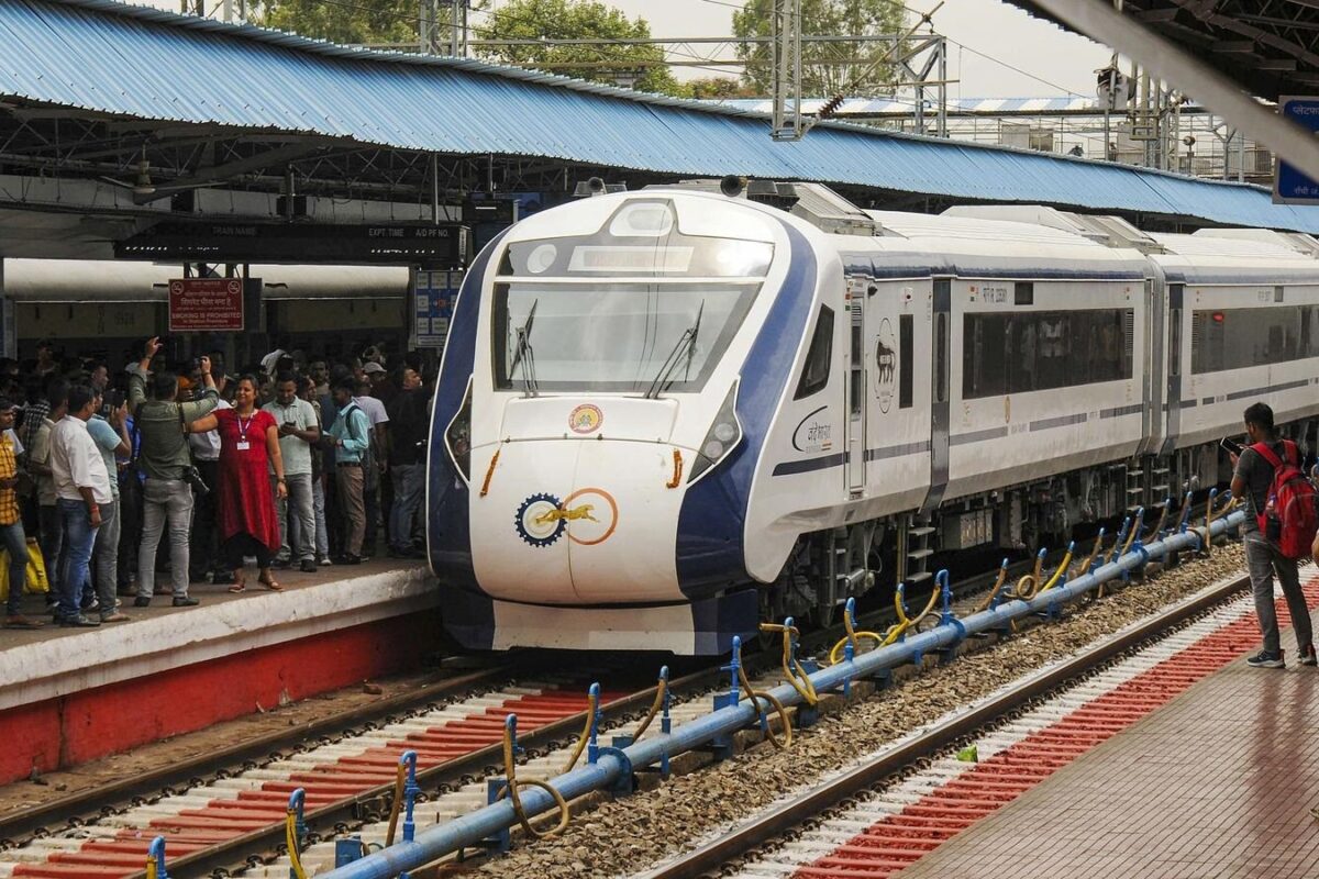 GK: How Many Train Coaches Can A TTE Check? Most Passengers Don't Know The Rule