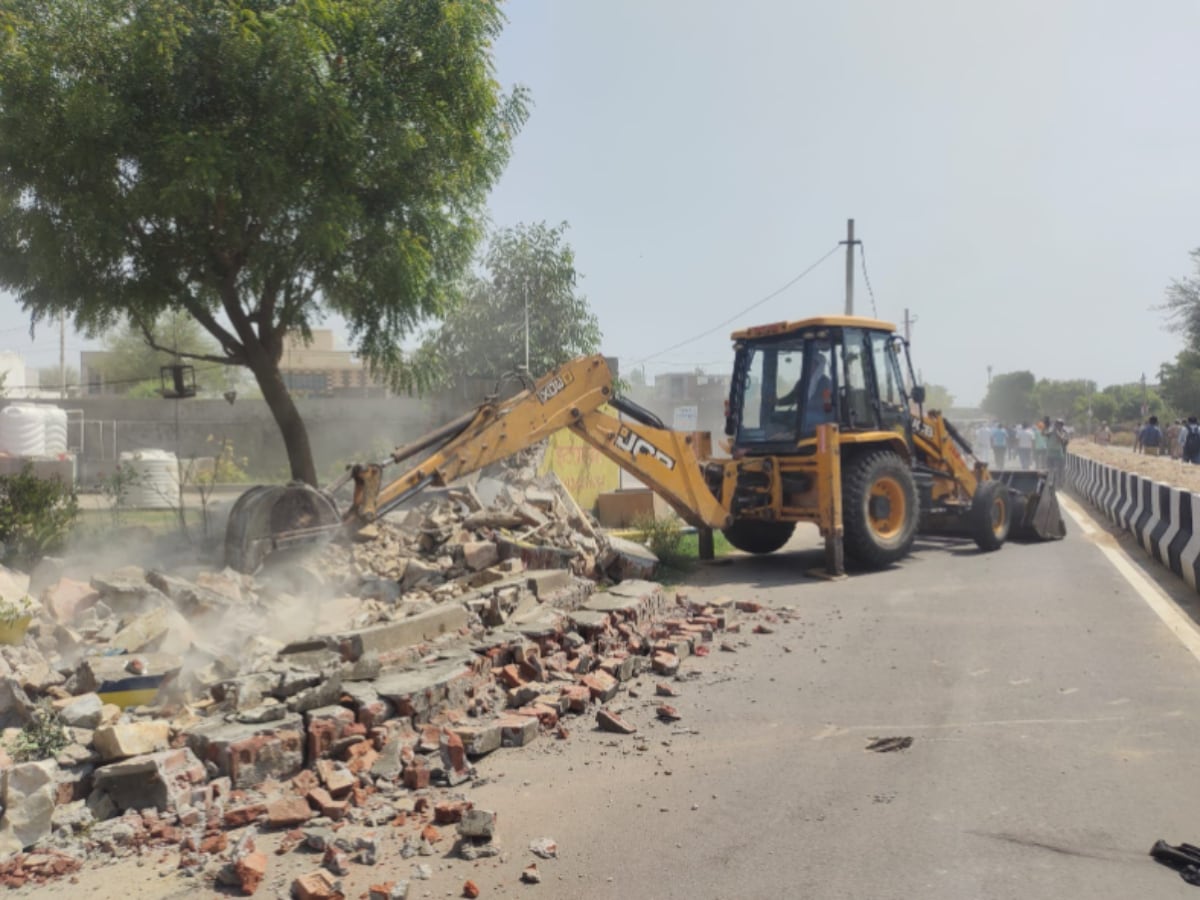 You’ve Seen It Flatten Structures In Jaipur, Mumbai. But 99% Of Indians Don’t Know What JCB Stands For You’ve Seen It Flatten Structures In Jaipur, Mumbai. But 99% Of Indians Don’t Know What JCB Stands For