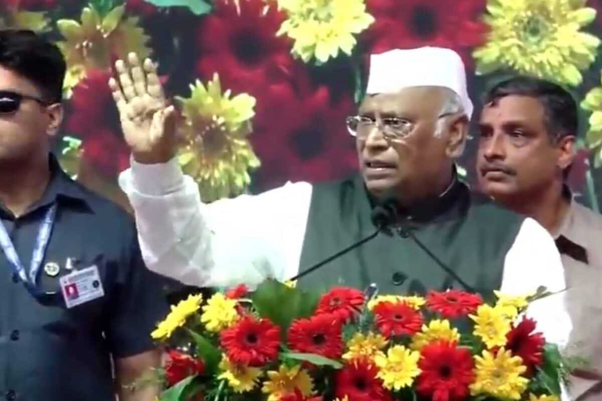 'Useless Fellows': Kharge Rebukes Congress Workers Over 'DK-DK' Chants At Bengaluru Event | WATCH