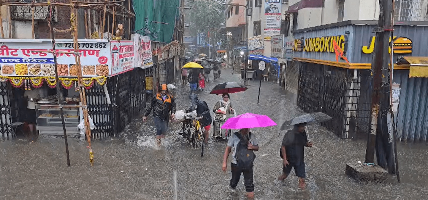 Heavy Rain in Mumbai Triggers Chaos: Waterlogging, Traffic Snarls and ...