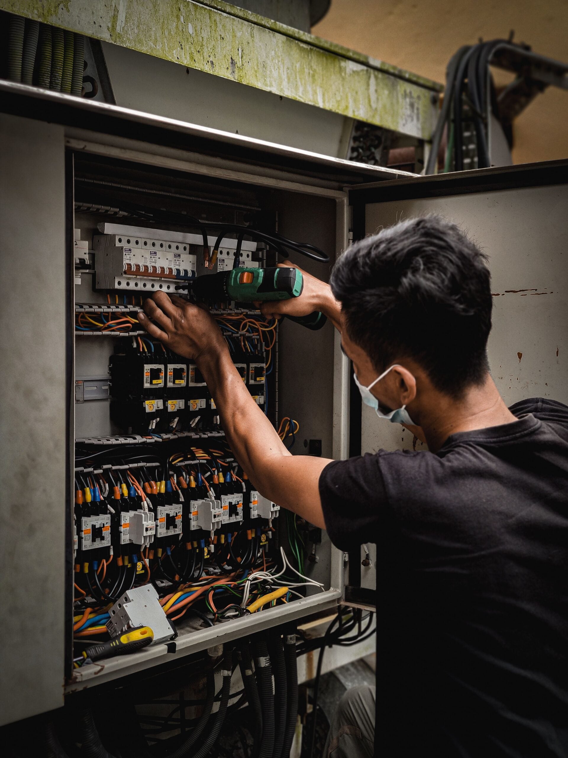 4. Use the Correct Electrical WiringEnsure your air conditioner is connected to a dedicated power circuit with proper wiring and the correct fuse or circuit breaker. Faulty or overloaded wiring is a common cause of electrical fires.