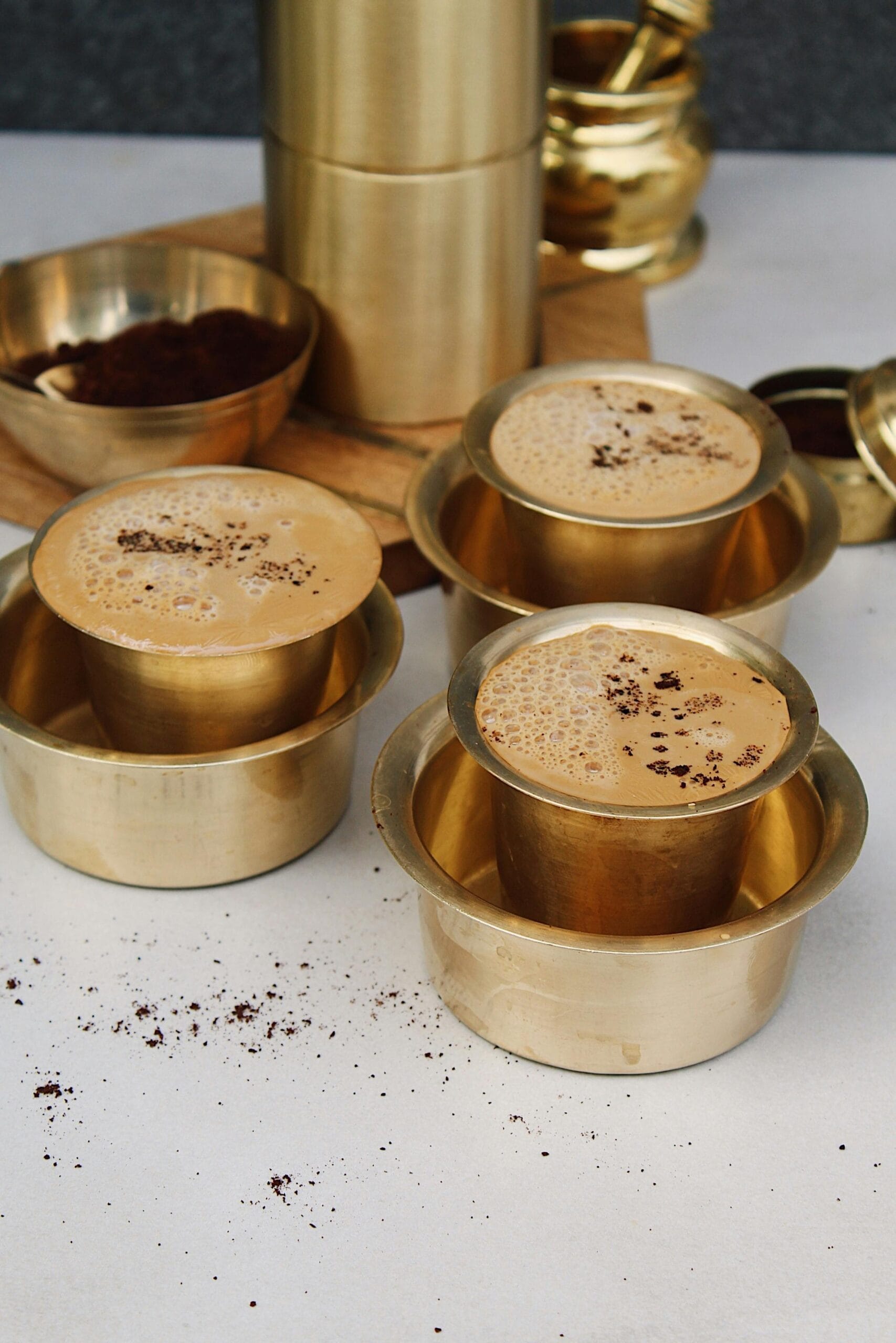 South Indian Filter Blend: The quintessential Indian comfort cup blends local Arabica or Robusta beans with roasted chicory root. This traditional combination creates a deeply aromatic, dark, and syrupy decoction that pairs perfectly with frothy, hot milk, offering a unique bittersweet, malty depth.