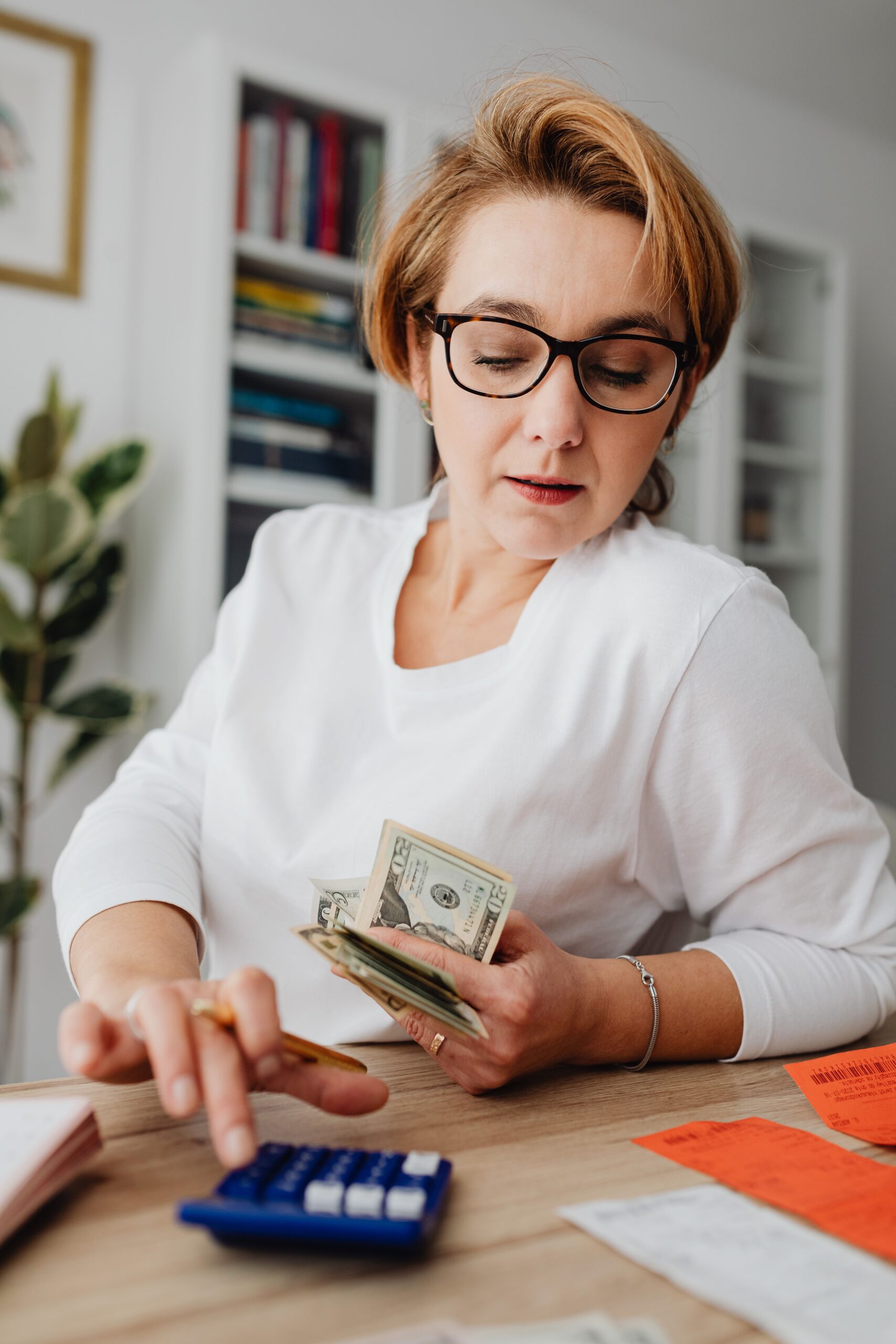Organize Your Finances: Pay bills, review your spending, and set a budget for the week. Even a quick money check-in can help you stay financially organized.