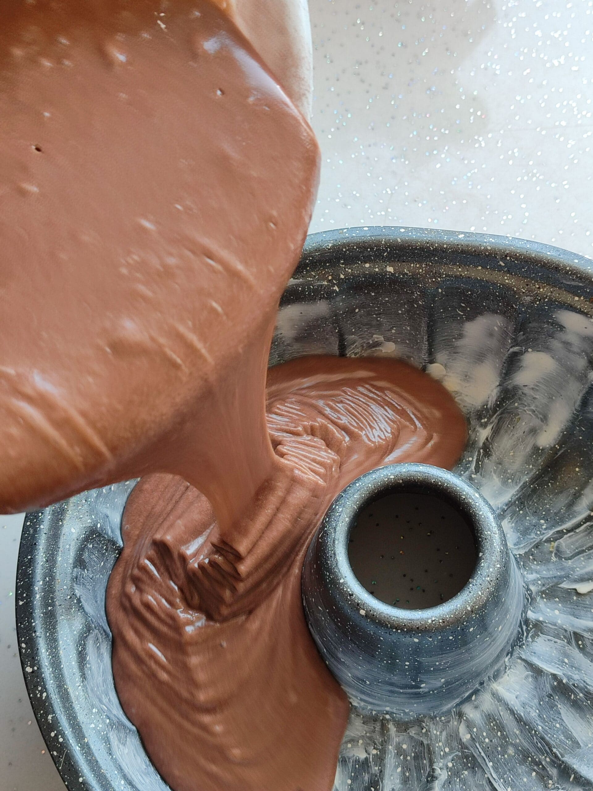  Chill the batter in the fridge for at least an hour to ensure the batter is well-rested. 