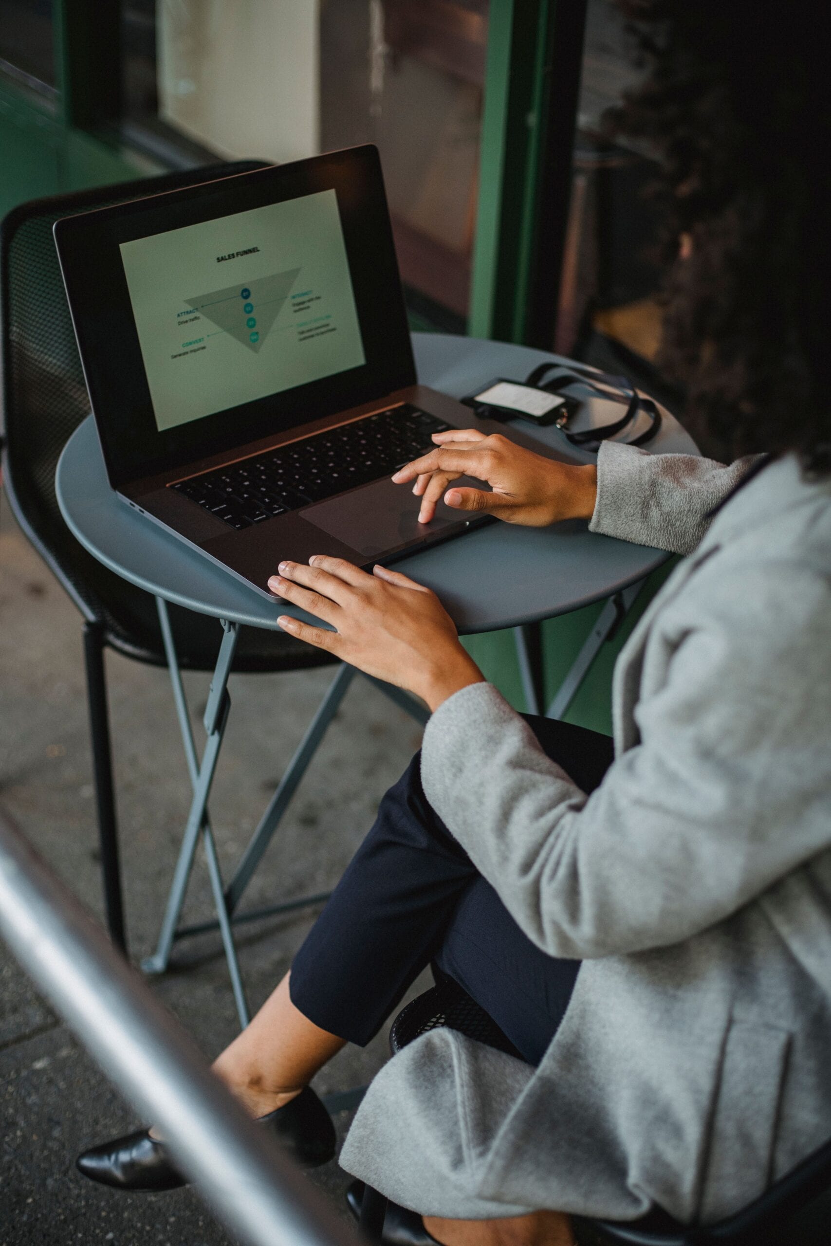 Marketing data shows that the "comment-to-DM" funnel converts casual viewers into buyers at a rate 3 to 5 times higher than standard link-in-bio methods. Furthermore, it opens a 1:1 private chat thread, allowing creators to follow up with you later.