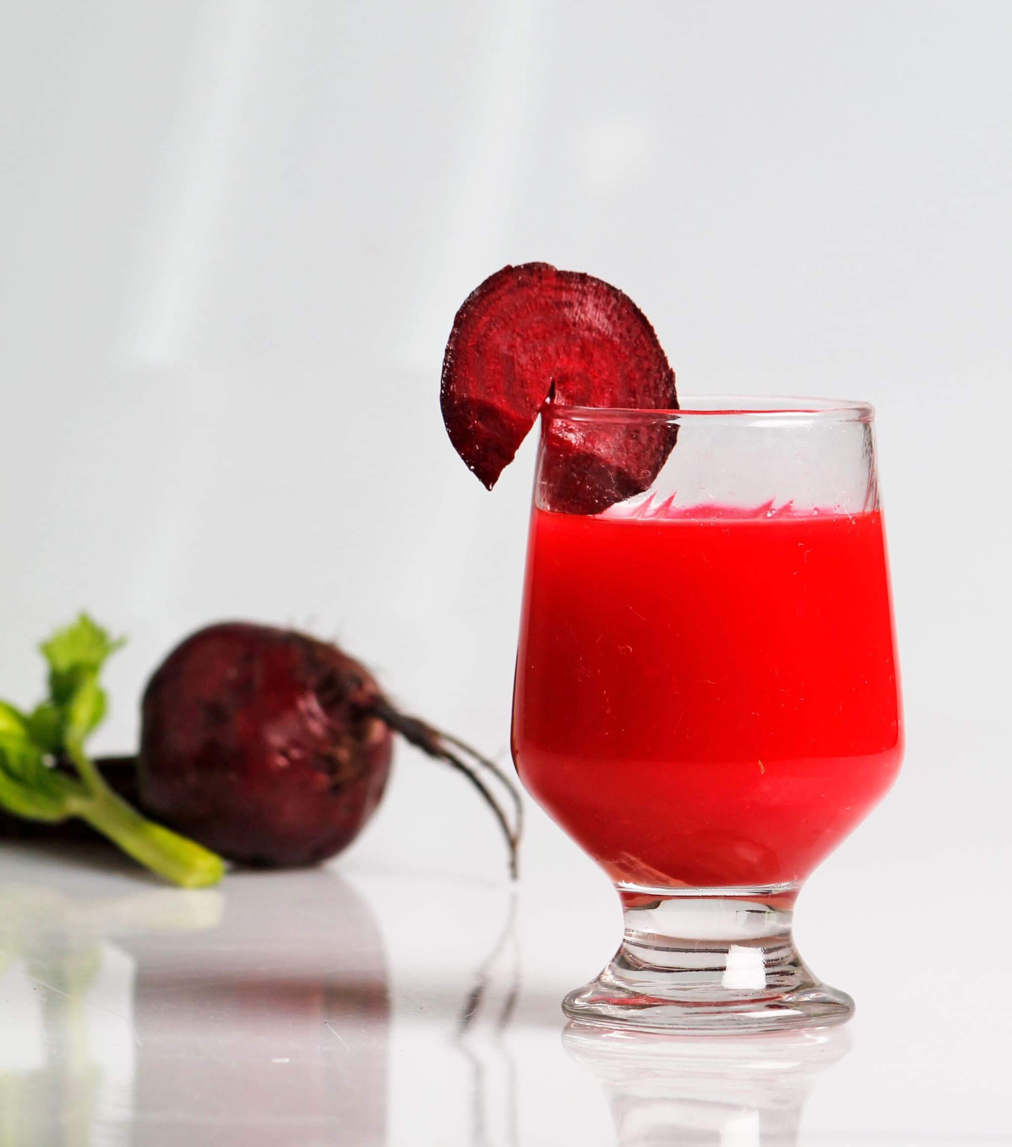 Aids Weight Management: Beetroots are incredibly low in calories and fat, yet high in water and fiber content. This winning combination keeps you feeling full and satisfied for longer periods, making it an excellent addition to weight loss diets.