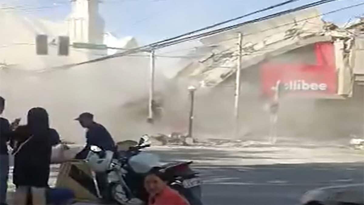 At Least 8 Dead, Over 200 Injured After 7.8 Magnitude Earthquake Hits Philippines