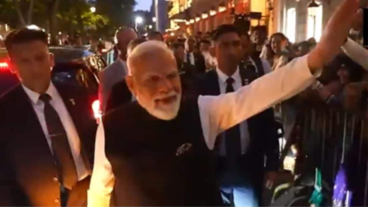 Indian Diaspora Welcomes PM Modi In Paris; Bilateral Talks And VivaTech Summit On Agenda | Video
