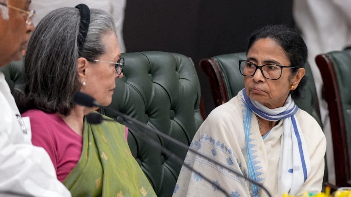 Mamata Banerjee Meets Sonia Gandhi After INDIA Bloc Huddle Amid TMC Crisis