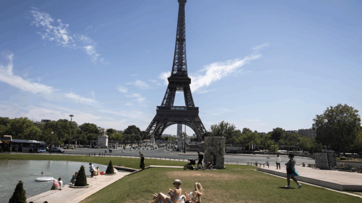 Au Revoir, Visitors: Tourists Will Be Asked To Leave Eiffel Tower Early Because Of This Reason