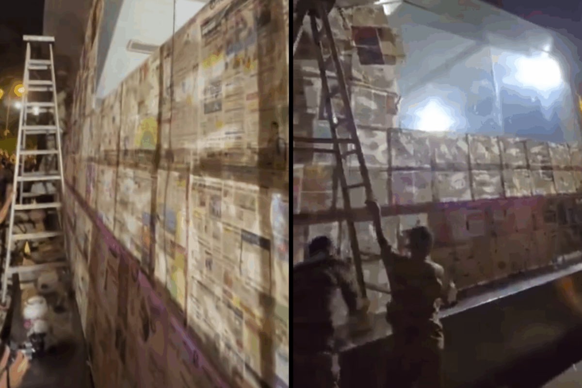 Janpath Metro Station Covered With Newspapers Amid Jantar Mantar Protest, Videos Go Viral