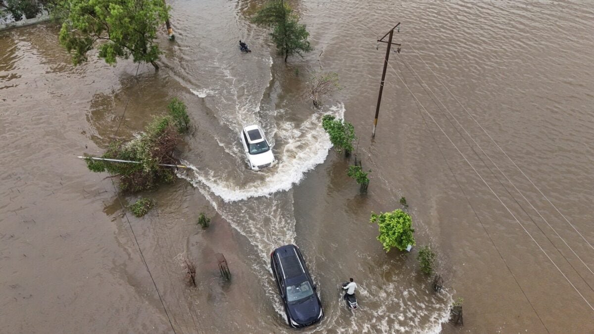 Rain Batters Vasai, Virar, Nalasopara For 5 Days: Trains Stuck, Roads Flooded, No Power & Phones, Tractors, HUman Chain To rescue
