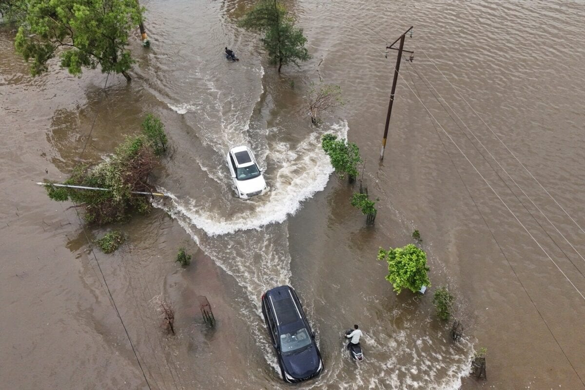 Rain Batters Vasai, Virar, Nalasopara For 5 Days: Trains Stuck, Roads Flooded, No Power & Phones, Tractors, HUman Chain To rescue