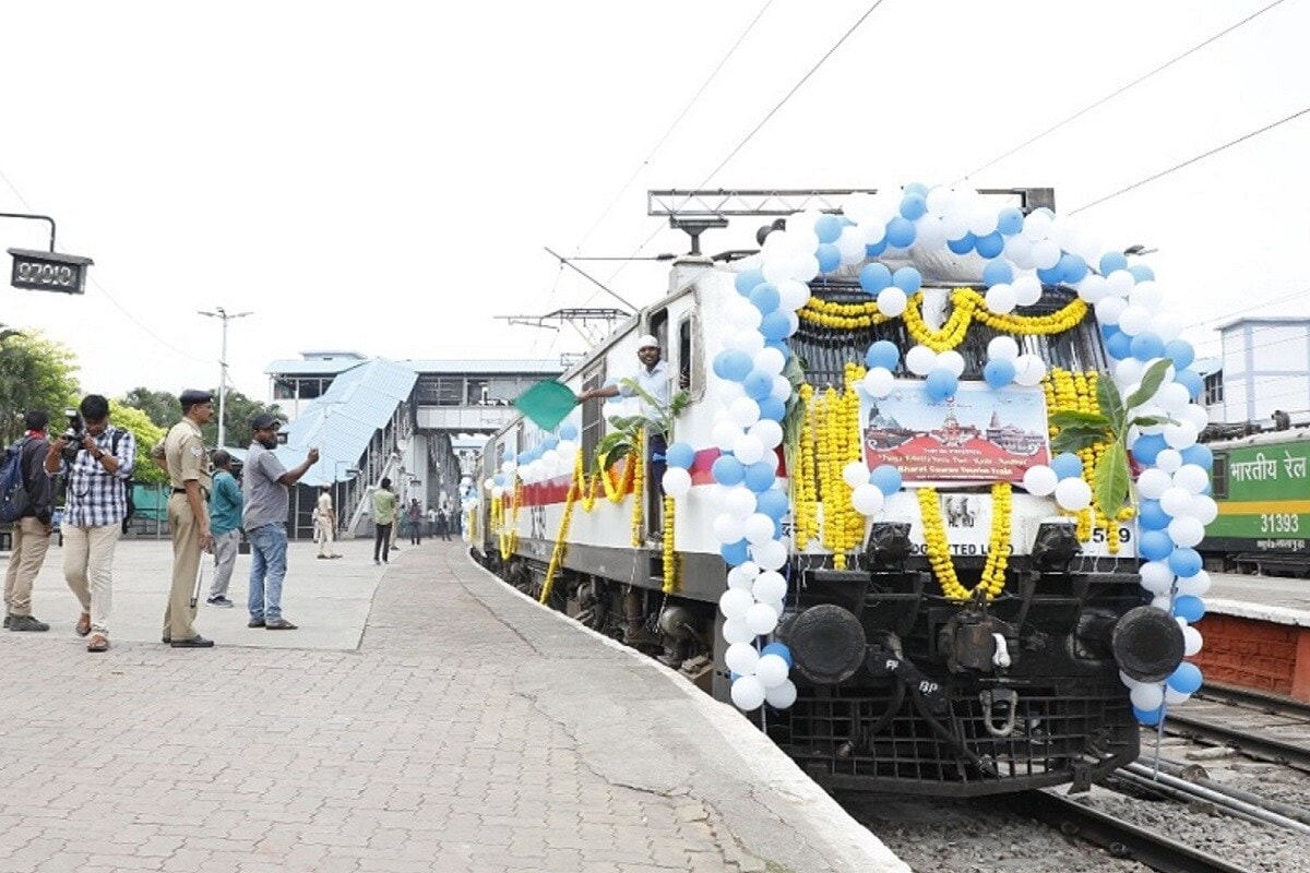 IRCTC Bharat Gaurav Train, Ayodhya Kashi tour package, Divya Dakshin Yatra train, Secunderabad pilgrimage train, Arunachalam temple tour, Indian railway tour packages, South India pilgrimage tour, IRCTC tour booking, Bharat Gaurav tourist train, IRCTC Bharat Gaurav Train, Ayodhya Kashi Yatra Package, Divya Dakshin Yatra Train, Secunderabad Yatra, Arunachalam Temple Yatra, Railway Spiritual Tours, South Indian Temples Yatra, IRCTC Tour Booking