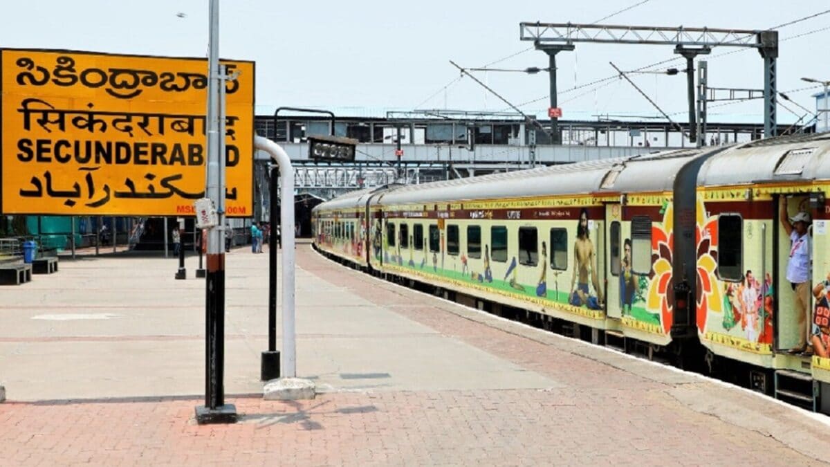 Want To Visit Ayodhya, Kashi And Rameswaram? IRCTC Rolls Out Special Pilgrimage Trains; Check Fares, Routes And Dates