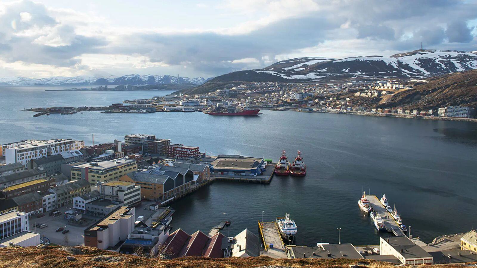 norway hammerfest midnight sun 70 days sun never sets natural phenomenon