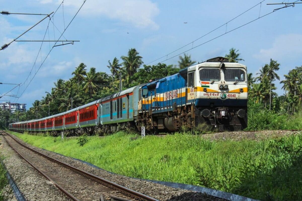 Face Towels To Pillows: Nearly 1.27 Crore Linen Items Stolen From AC Coaches In Indian Railways In 4 Years