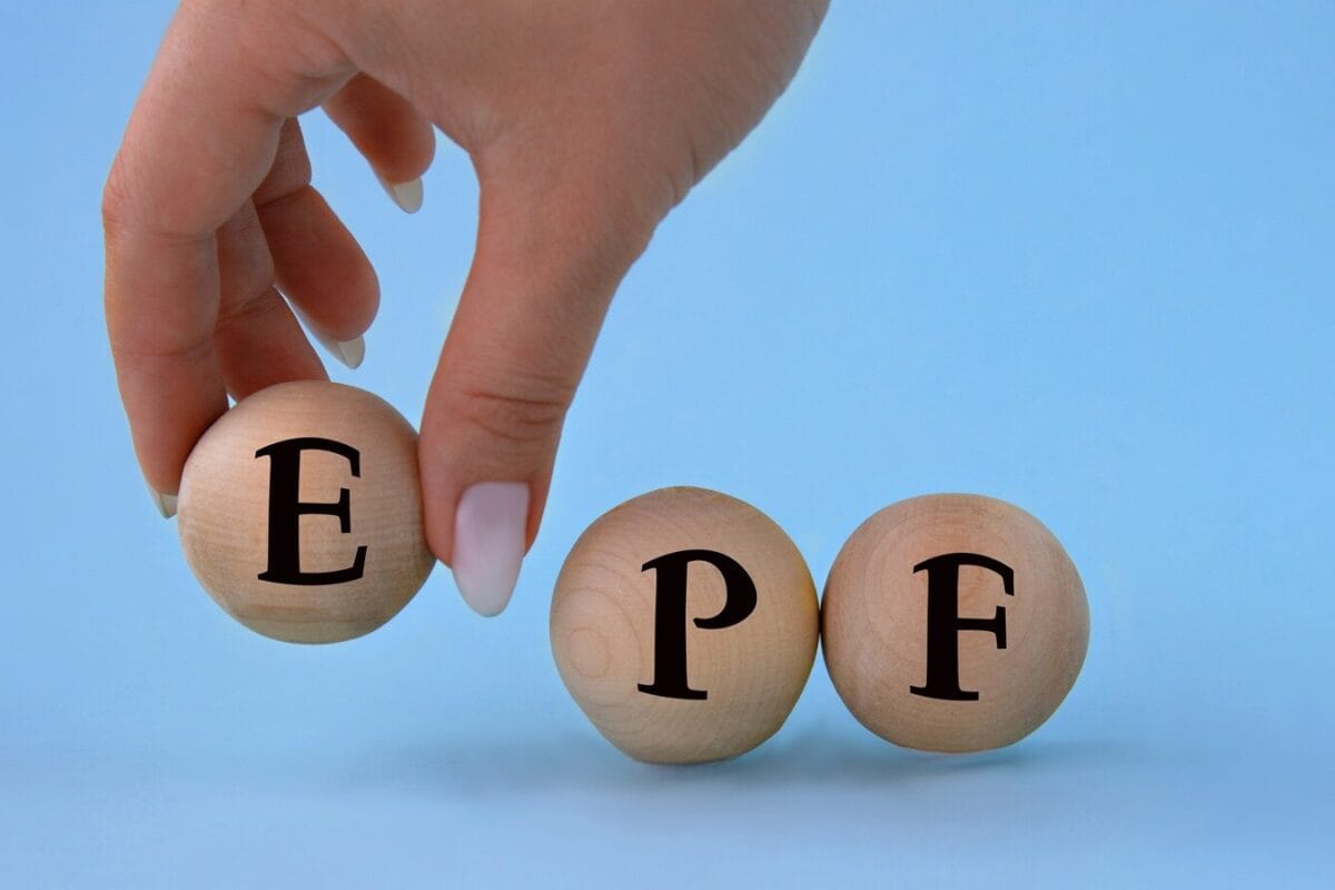 EPF Wage Ceiling May Rise to Rs 25,000: Finance Ministry Clears Proposal, Says Report