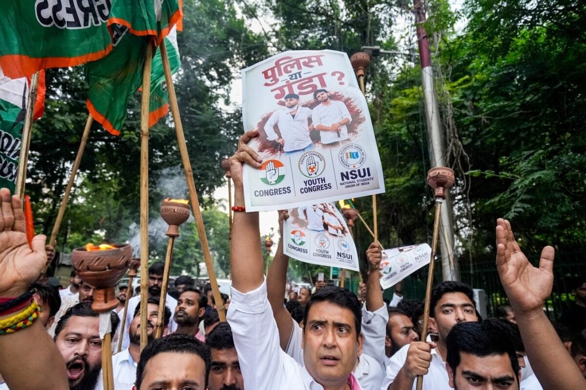 BJP-Congress Clash Over 'Paper Leaks' Reaches Lucknow: Protests Blocked Near CM Residence & Congress HQ