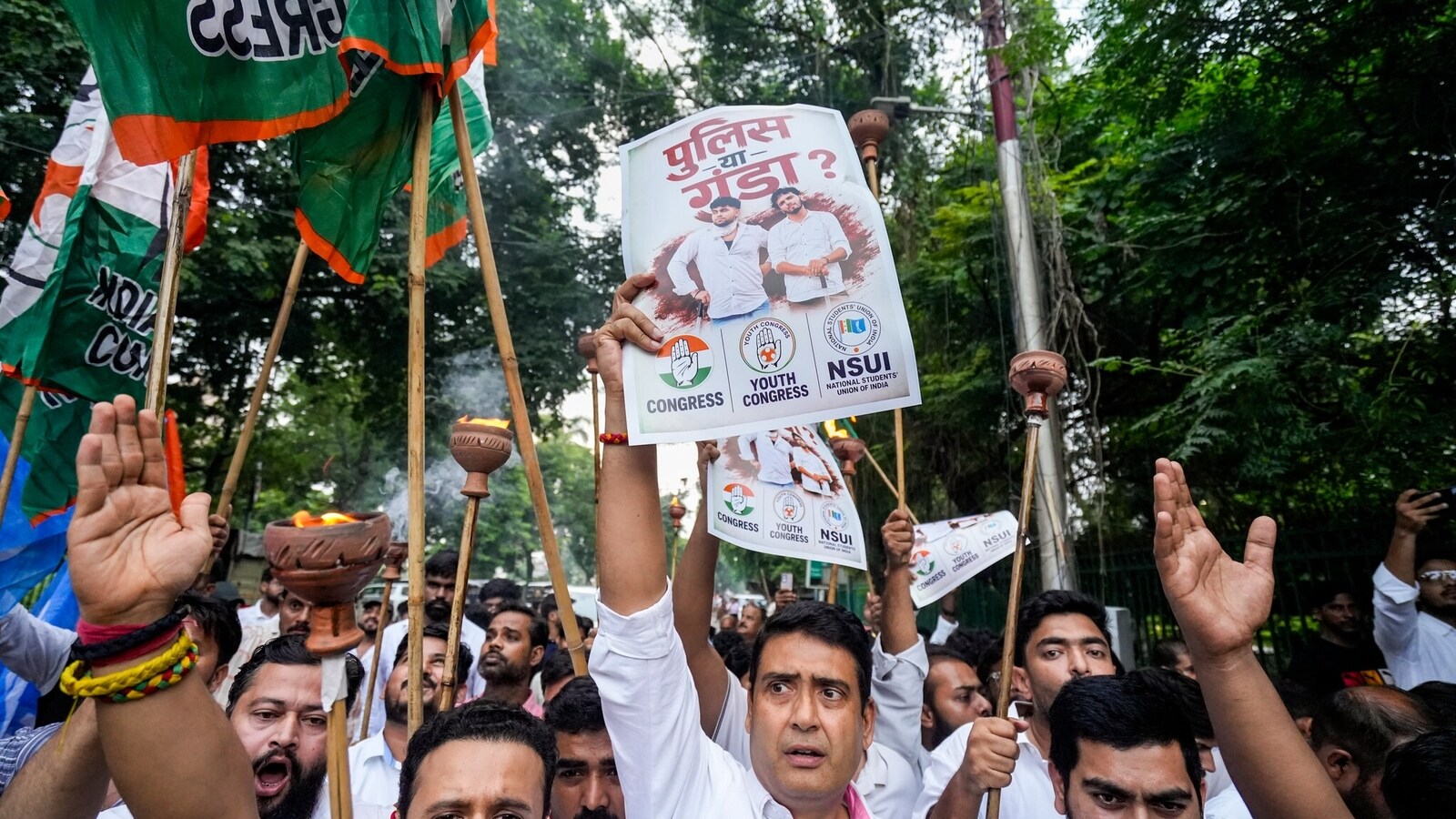 BJP-Congress Clash Over 'Paper Leaks' Reaches Lucknow: Protests Blocked Near CM Residence & Congress HQ