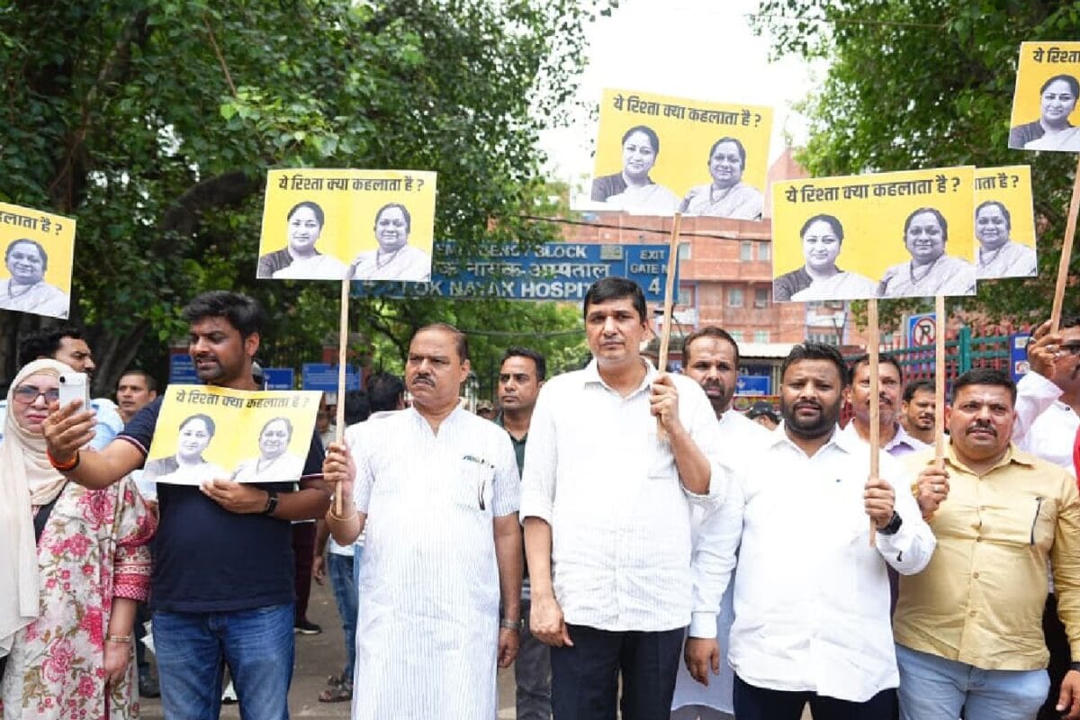 AAP Holds Silent Protest Over Alleged Health Procurement Irregularities In Delhi