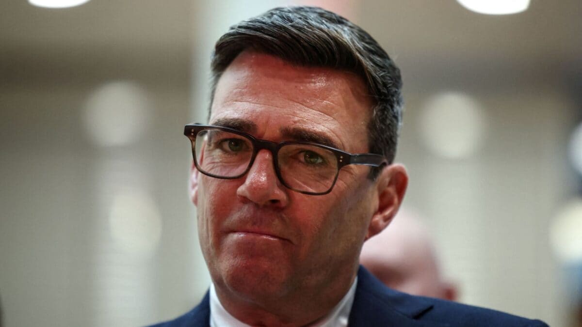 Burnham to enter Number 10 as Starmer resigns to the King