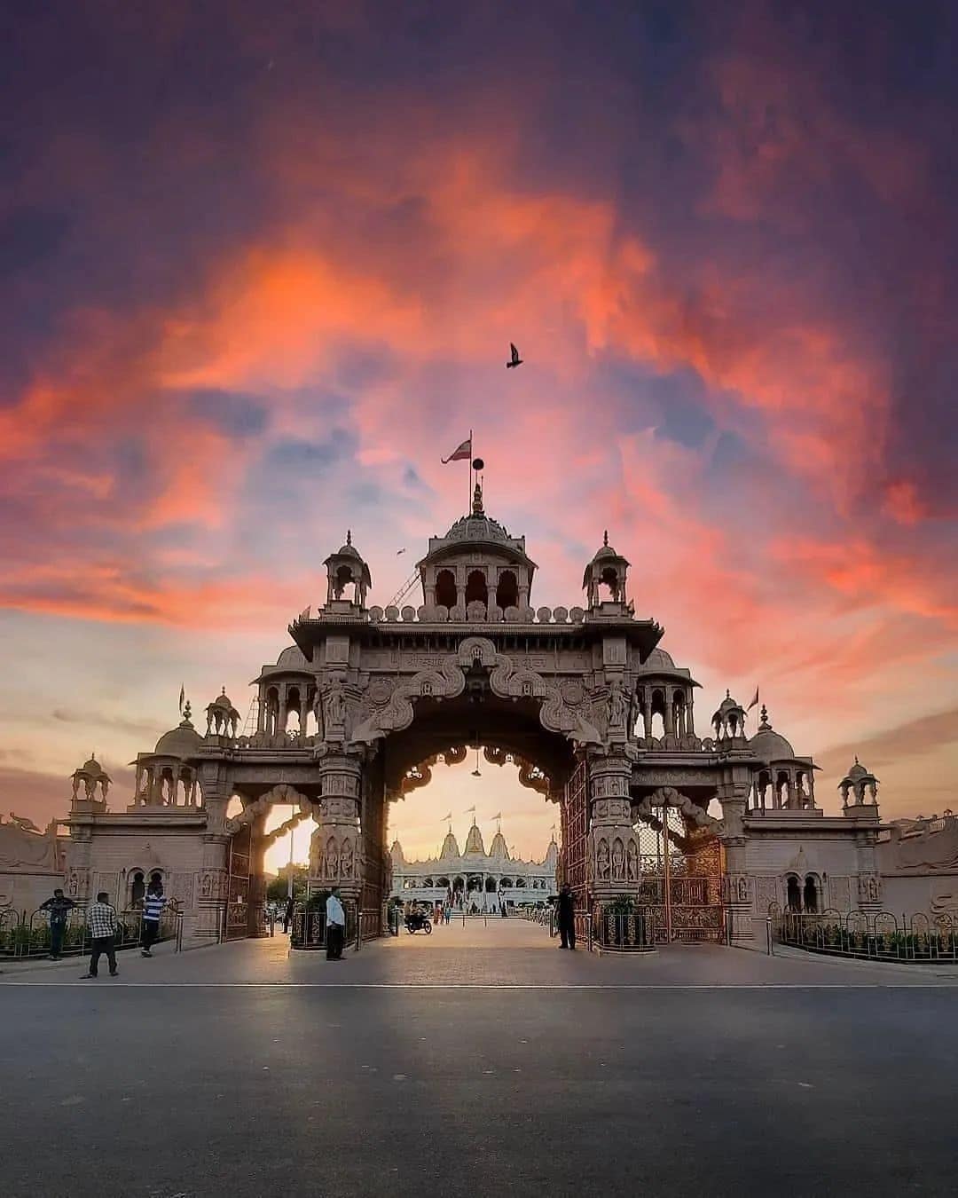 Bhuj, GujaratBhuj has a dry climate for most of the year, receiving approximately 350-400 mm of annual rainfall. It serves as the cultural hub of Kutch and is known for its crafts, palaces, and heritage sites.