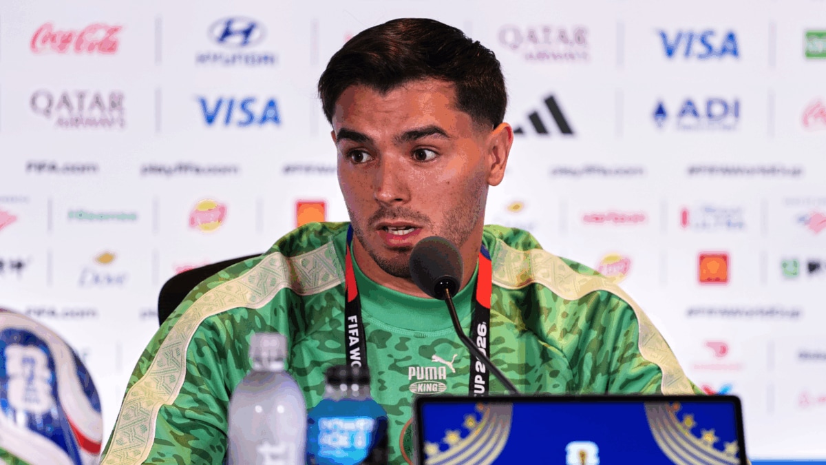 Morocco Footballer Left Shocked After Reporters Start Fighting During Press Conference | Watch