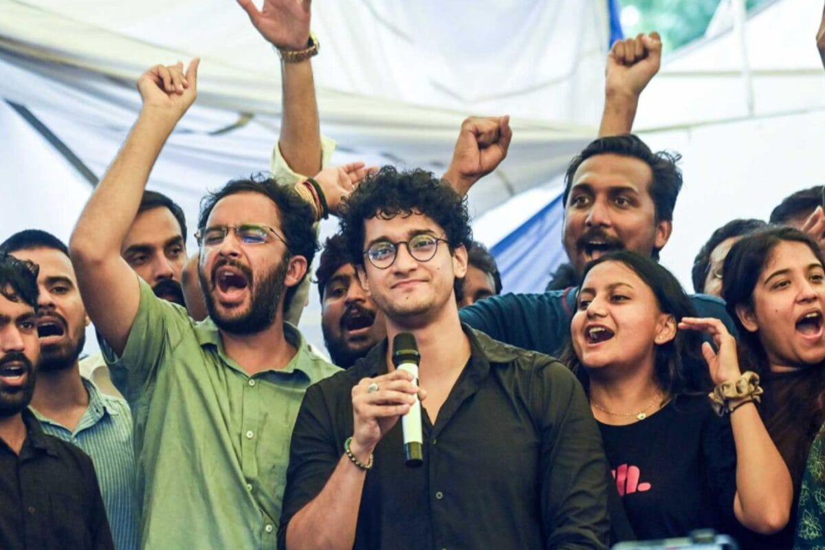 Delhi Returns To Normal: Internet Is Restored, 18 Metro Stations Reopen As Jantar Mantar Protest Ends After 49 Days