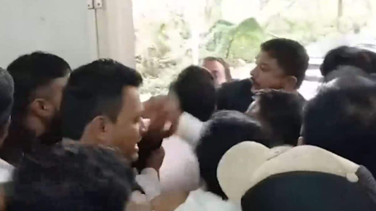 Congress Meeting Turns Chaotic In Belagavi As Workers Clash During City President Selection Meet | Video
