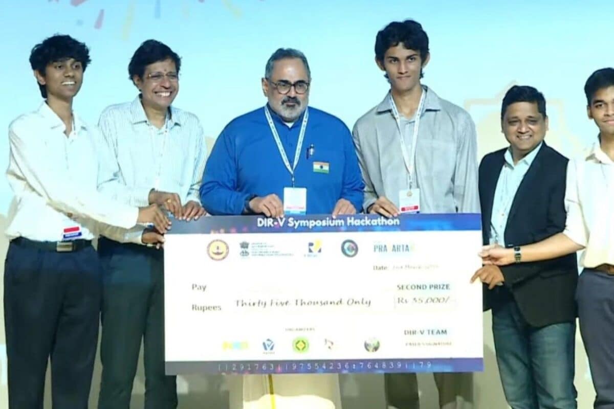 'He Should Be Celebrated': Rajeev Chandrasekhar Hails IIT-Madras Director, Slams Priyanka's 'Gaumutra' Remark