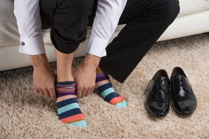 Change Socks If They Get WetIf you wear closed shoes, carry an extra pair of socks. Changing into dry socks after getting caught in the rain helps reduce moisture and keeps your feet more comfortable. Change Socks If They Get WetIf you wear closed shoes, carry an extra pair of socks. Changing into dry socks after getting caught in the rain helps reduce moisture and keeps your feet more comfortable.