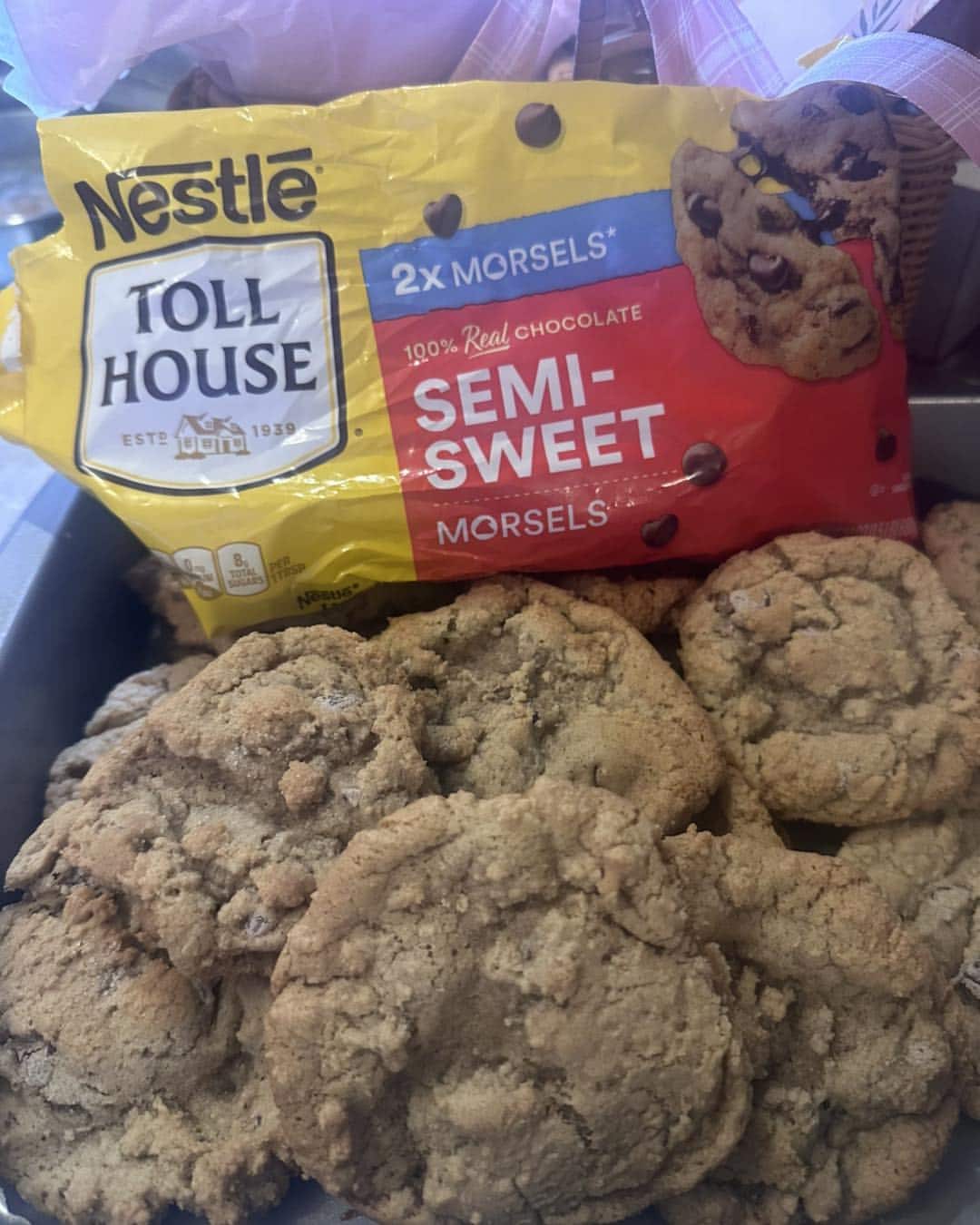 Reportedly, the chocolate chip cookie became an American cultural icon primarily due to commercial packaging and distribution. Following a surge in Nestlé semi-sweet chocolate sales, the recipe for Ruth Wakefield’s Toll House cookies was printed directly on the packaging. This publication made baking easy with standardized ingredients, turning a local treat into a replicable product. (Image: Instagram/@langelearningcenter) Reportedly, the chocolate chip cookie became an American cultural icon primarily due to commercial packaging and distribution. Following a surge in Nestlé semi-sweet chocolate sales, the recipe for Ruth Wakefield’s Toll House cookies was printed directly on the packaging. This publication made baking easy with standardized ingredients, turning a local treat into a replicable product. (Image: Instagram/@langelearningcenter)