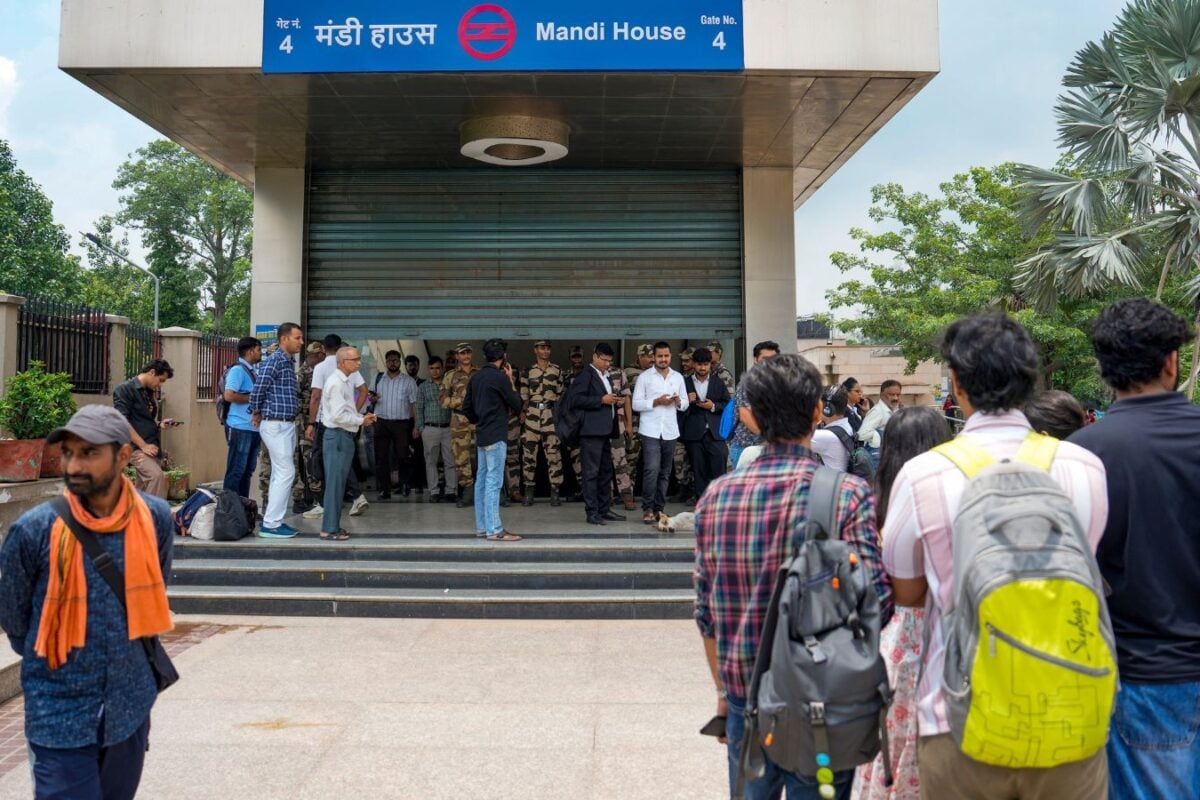 Delhi Metro Curbs Enter 4th Day: 18 Stations Closed Today As Security Tightens Over NEET Protests