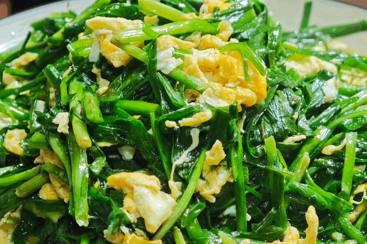 7 Kitchen Scraps That Can Grow Into Fresh Plants