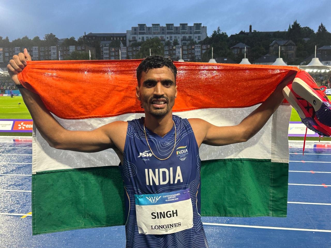 Gulveer Singh (Silver): Gulveer produced a historic performance in the men’s 10,000m, battling rain and a waterlogged track to clock 27:49.78, finishing just 0.85 seconds behind gold and becoming the first Indian to win a CWG medal in the event.