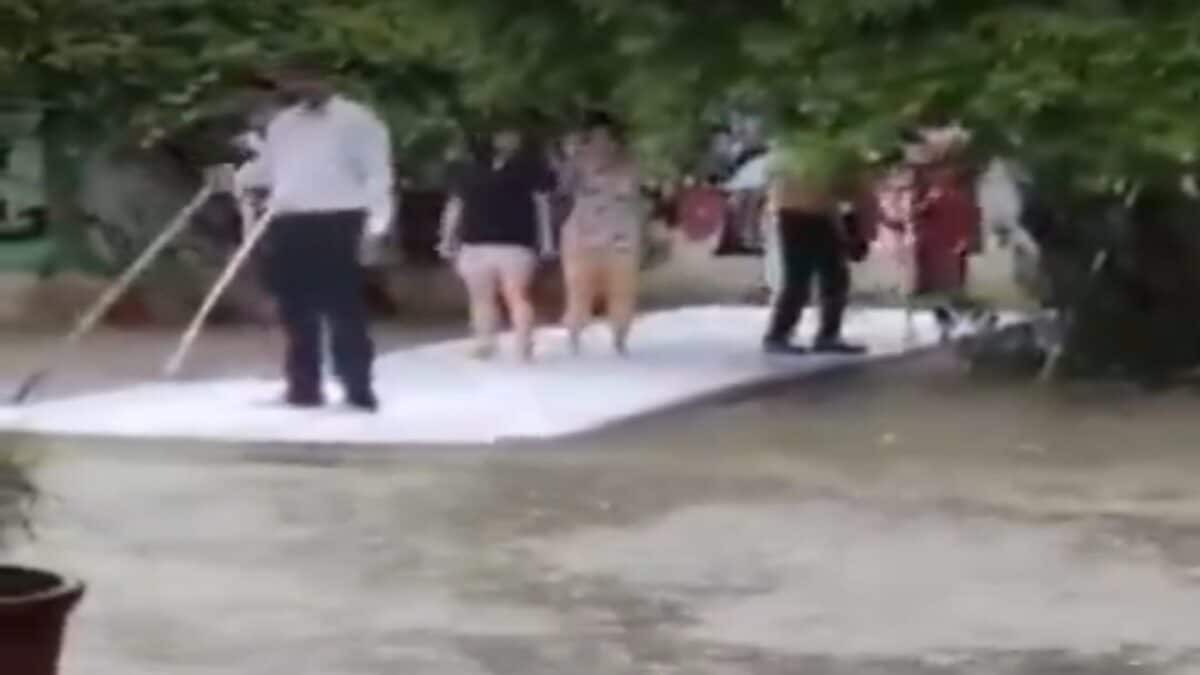 From Titanic To IIT-anic: Flooded Campus In Roorkee Sees Students ‘Engineer’ Innovative Transport | Watch