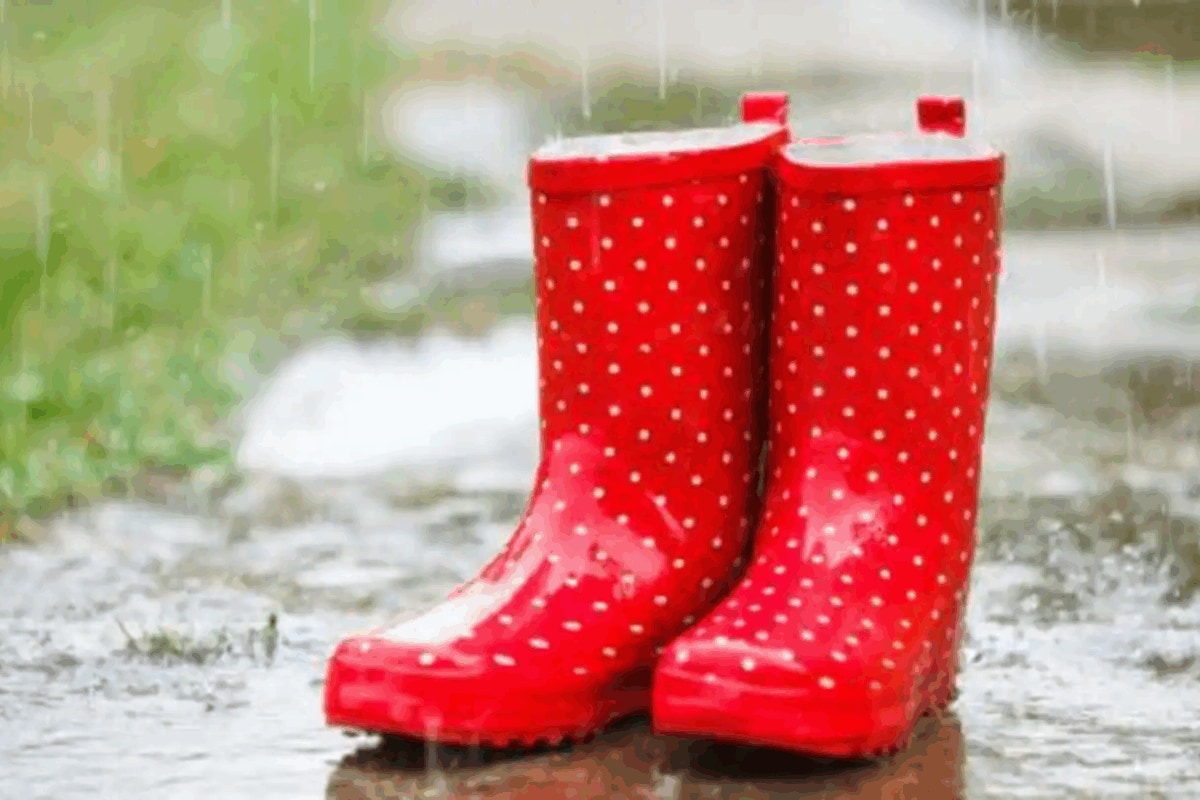 Rain Boots Vs Regular Shoes: Which Footwear Is Better For The Monsoon?