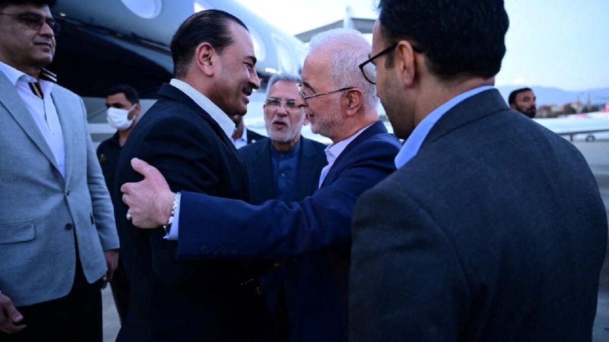 Iran's interior minister arrives in Islamabad as US strikes continue