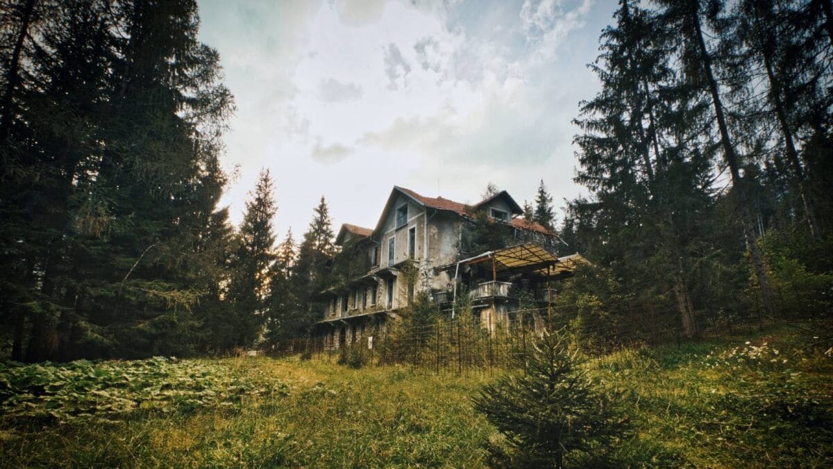 Japan Offers High Pay for Sleeping in Haunted Houses